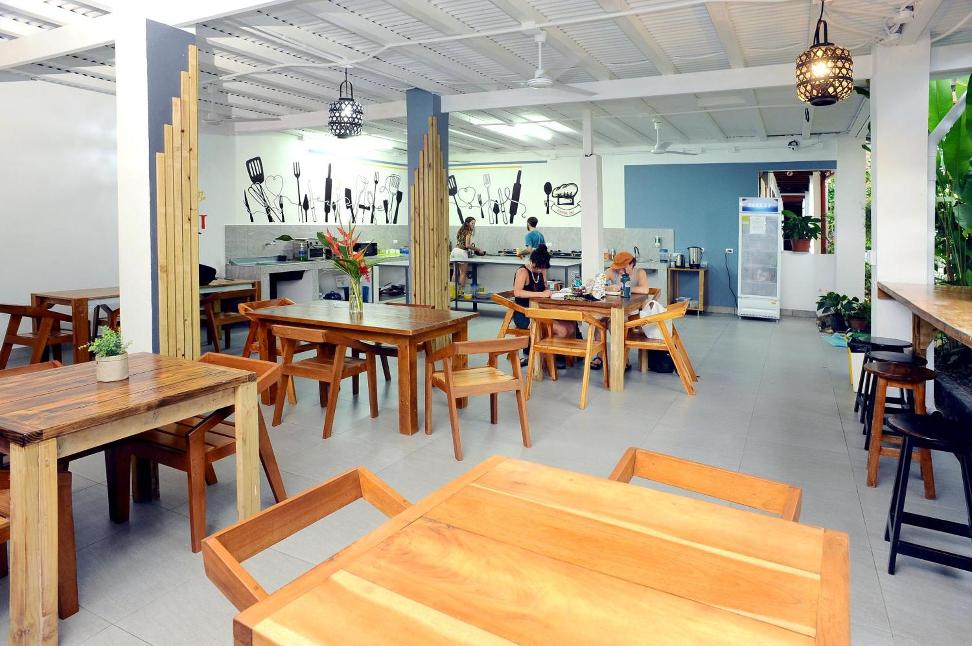 Private Fully Furnished Home At Wide Mouth Frog Hostel Quepos Exteriér fotografie
