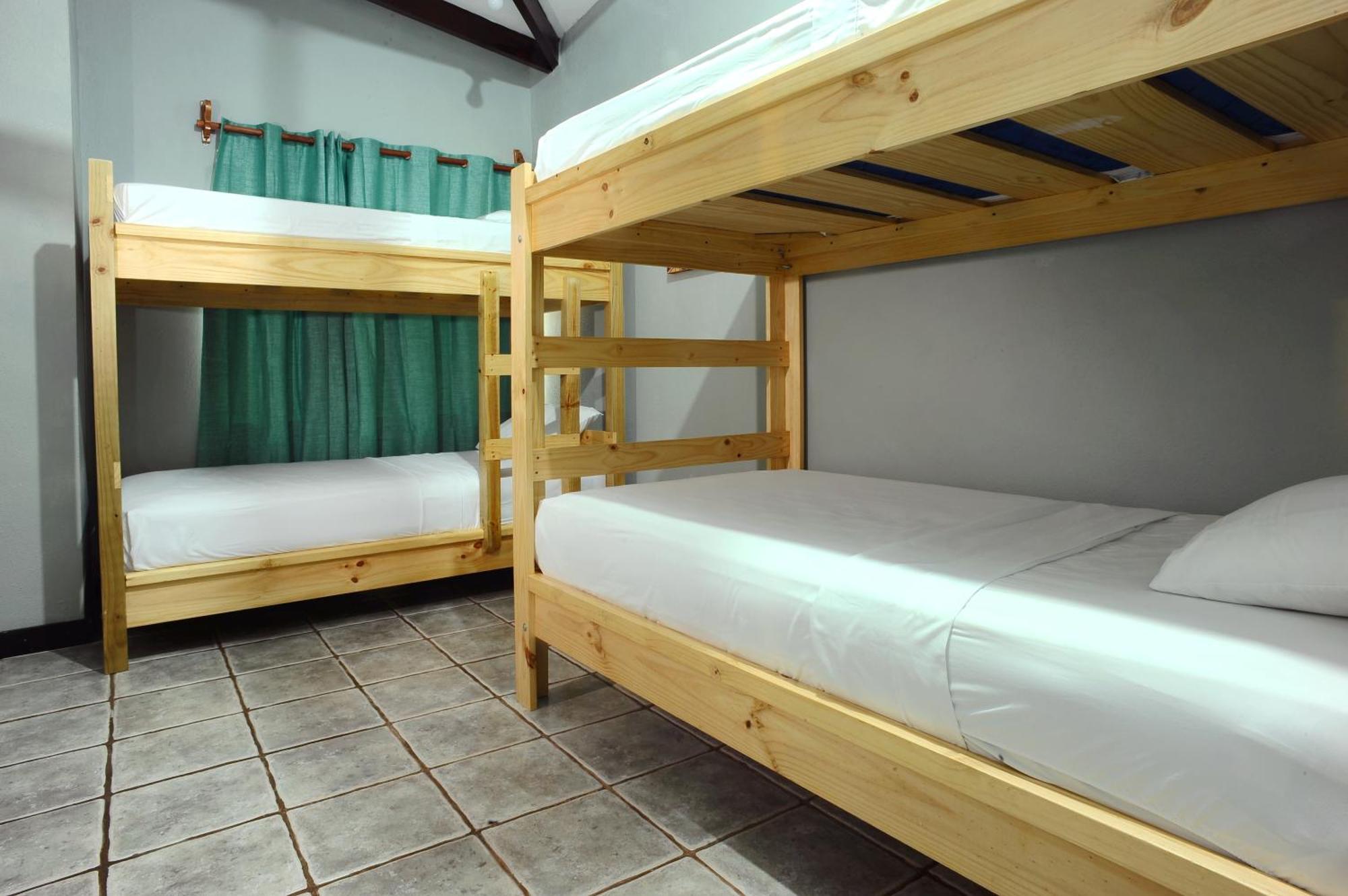Private Fully Furnished Home At Wide Mouth Frog Hostel Quepos Exteriér fotografie