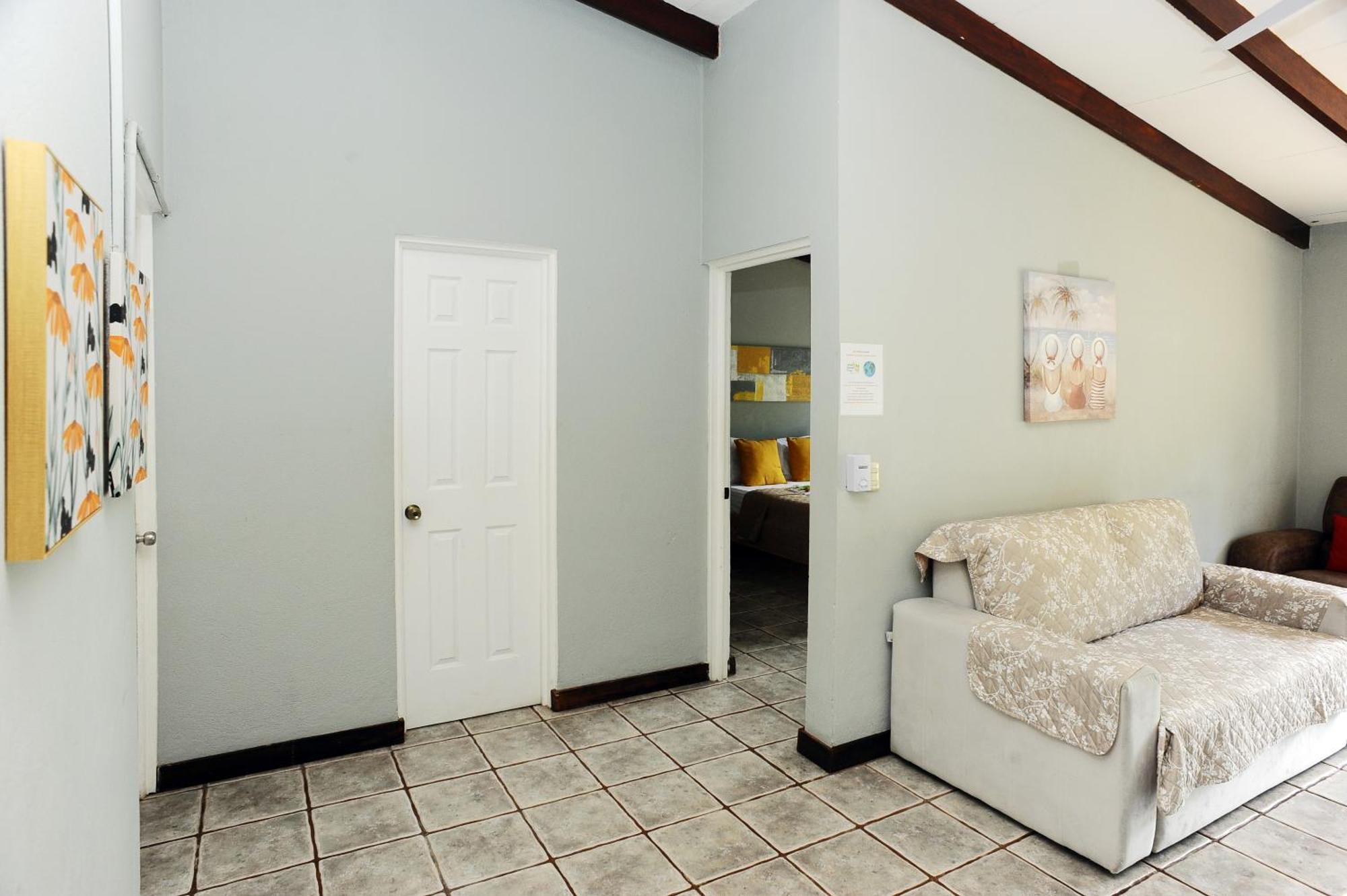 Private Fully Furnished Home At Wide Mouth Frog Hostel Quepos Exteriér fotografie