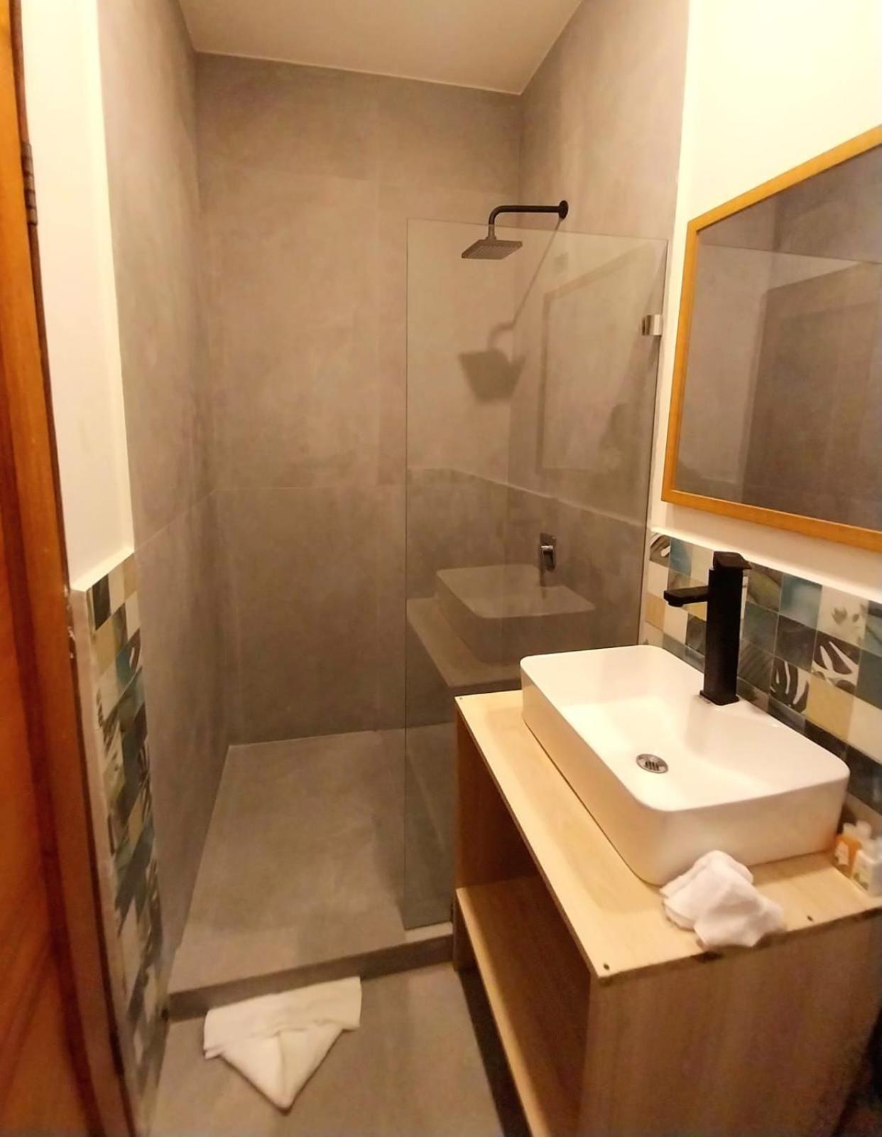 Private Fully Furnished Home At Wide Mouth Frog Hostel Quepos Exteriér fotografie