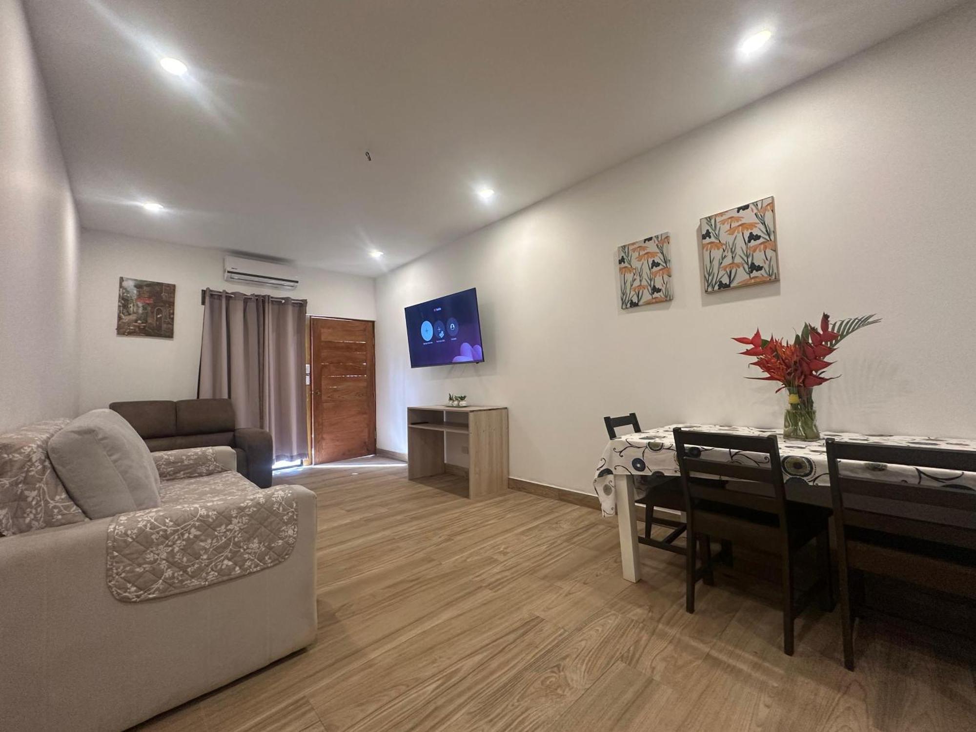 Private Fully Furnished Home At Wide Mouth Frog Hostel Quepos Exteriér fotografie